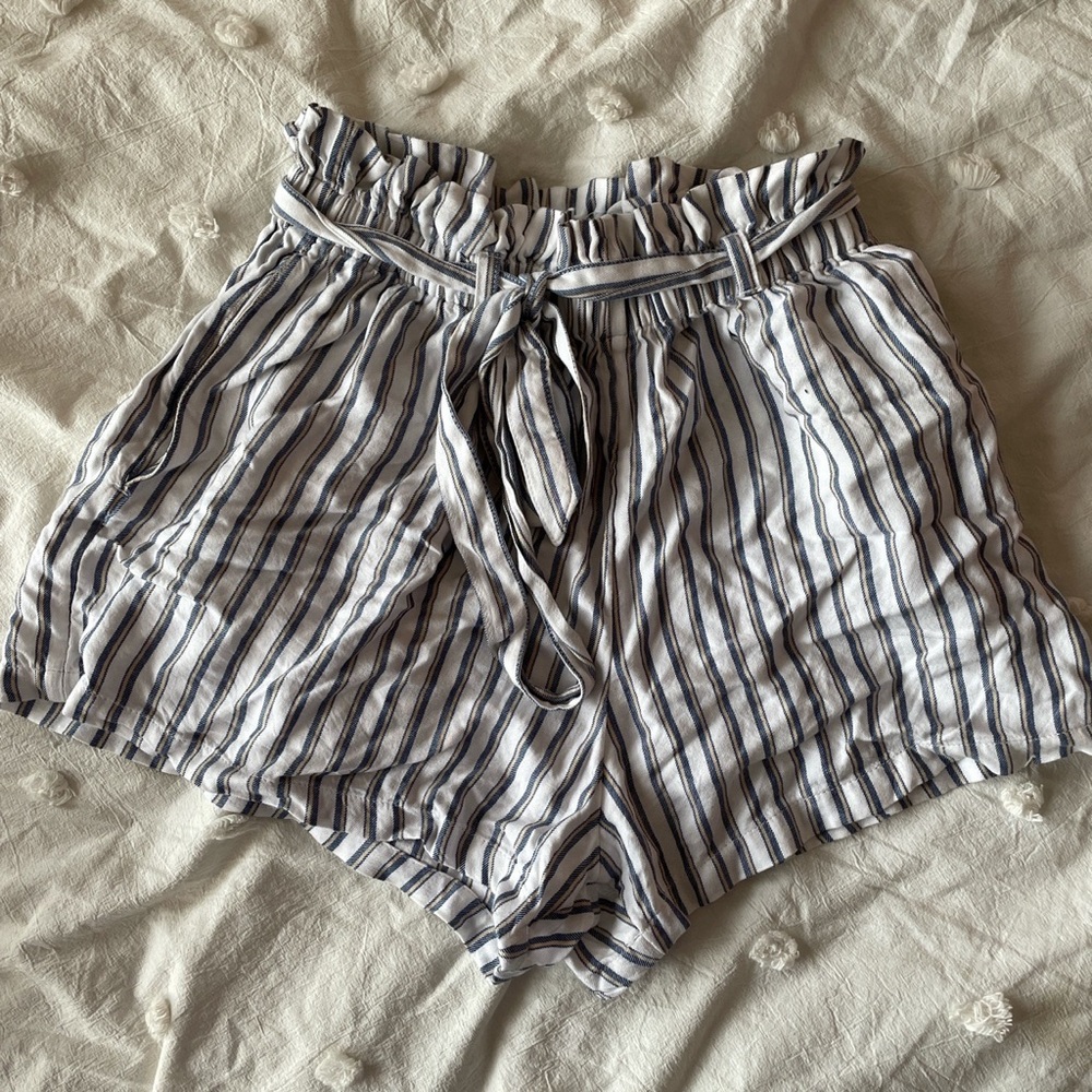 Hollister High Waisted Tie Shorts Size Small